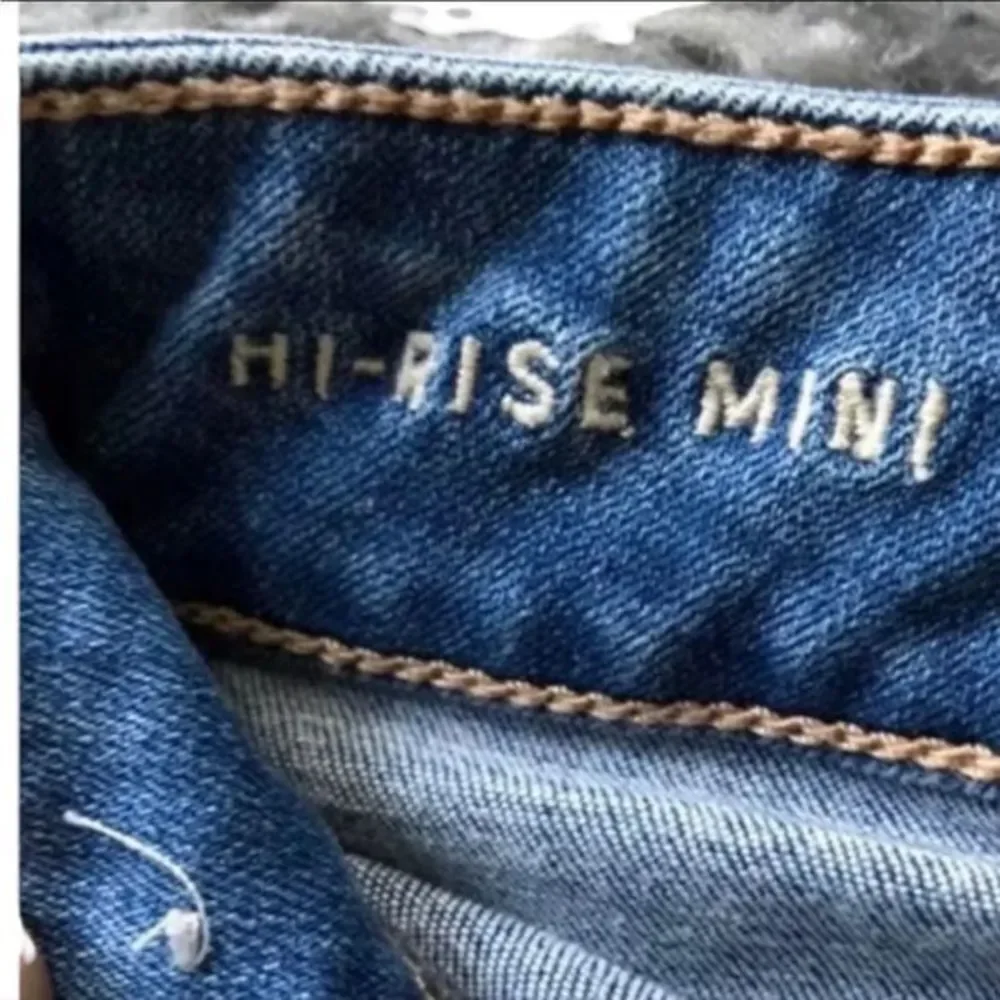 American Eagle Outfitters‎ Hi-Rise mini jean skirt
Size 2 - Picture 8 of 8